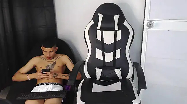 Snapshot of hot_king20 chatting on 02/07/25, 05:41 hot king20 online show from 02/07/25, 05:41