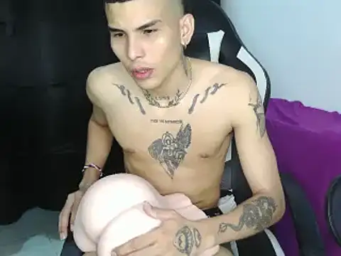 Snapshot of hot_king20 chatting on 03/01/25, 05:42 hot king20 online show from 03/01/25, 05:42