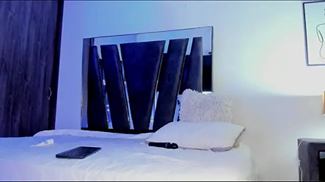 HollyEvanz online show from 02/03/26, 06:40