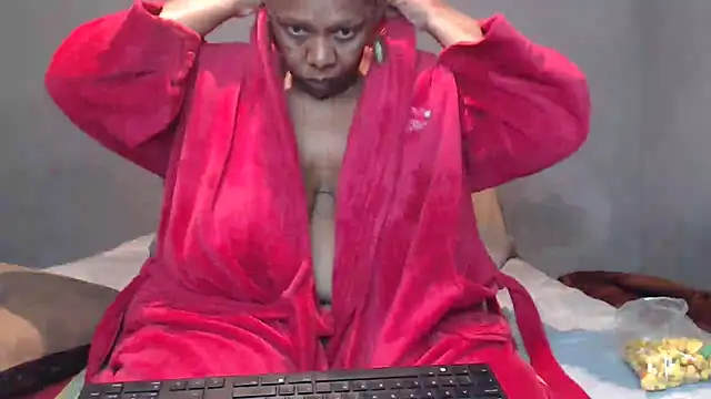 Snapshot of bustykelly chatting on 09/25/25, 10:08 bustykelly online show from 09/25/25, 10:08