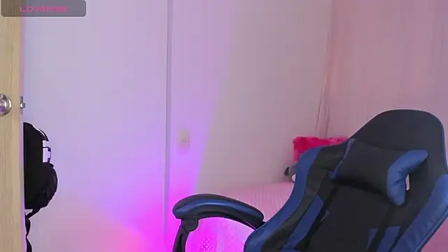 roseliam25 online show from 09/17/25, 07:48