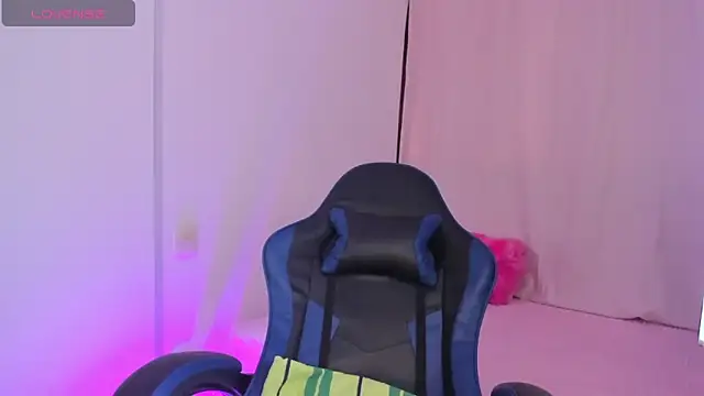 roseliam25 online show from 10/07/25, 07:55