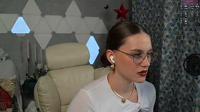 Snapshot of HarleyDeess chatting on 12/11/24, 10:49 HarleyDeess online show from 12/11/24, 10:49