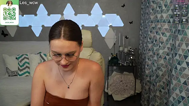 Snapshot of HarleyDeess chatting on 02/02/25, 01:23 HarleyDeess online show from 02/02/25, 01:23