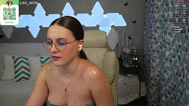 Snapshot of HarleyDeess chatting on 02/20/25, 01:57 HarleyDeess online show from 02/20/25, 01:57