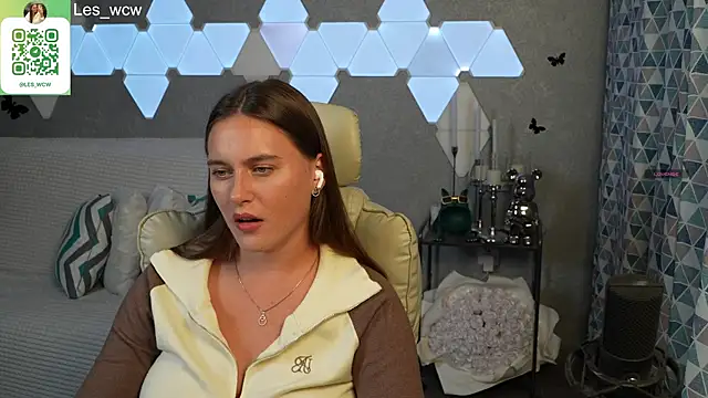 Snapshot of HarleyDeess chatting on 09/18/25, 08:33 HarleyDeess online show from 09/18/25, 08:33