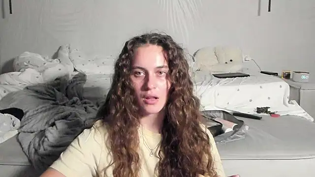 Snapshot of HarleyDeess chatting on 12/15/25, 03:11 HarleyDeess online show from 12/15/25, 03:11