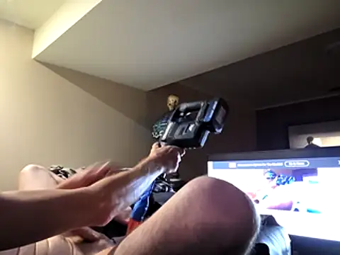 Snapshot of Travislovescum chatting on 10/27/25, 12:53 Travislovescum online show from 10/27/25, 12:53