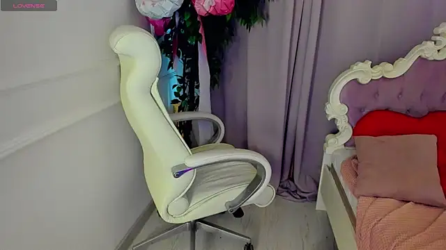 Lily Marlin online show from 06/07/26, 03:54