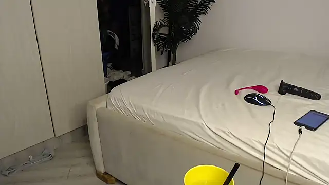 CurvyGlass online show from 10/30/25, 10:21