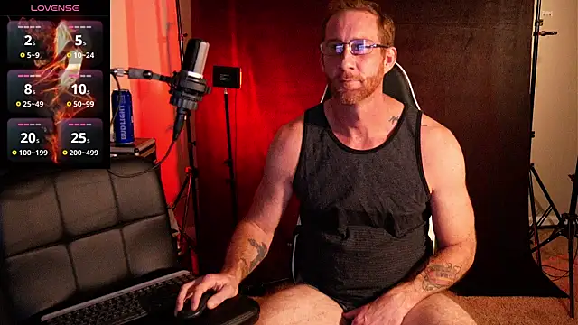 Snapshot of FiftyShadez chatting on 12/31/24, 01:57 FiftyShadez online show from 12/31/24, 01:57