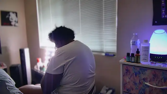 Yagurl  west online show from 02/03/25, 08:57