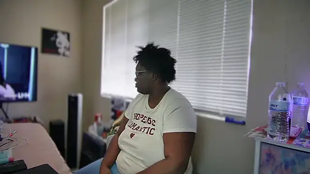 Yagurl  west online show from 02/11/25, 09:56