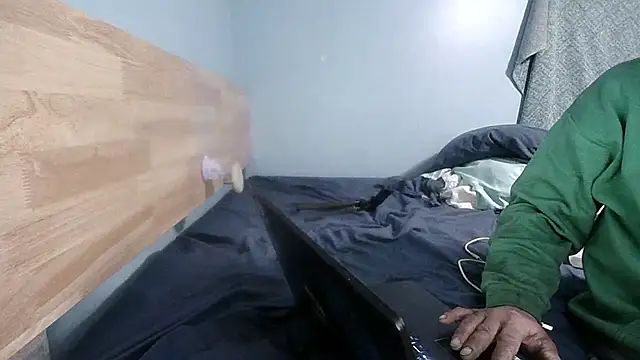 Snapshot of Mshizzle12 chatting on 02/17/26, 09:06 Mshizzle12 online show from 02/17/26, 09:06