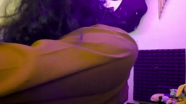 Snapshot of zoejhonny chatting on 12/19/25, 01:12 zoejhonny online show from 12/19/25, 01:12