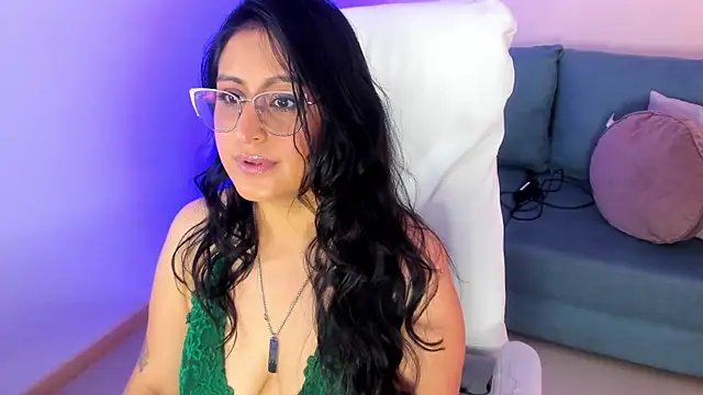 Snapshot of Amber_gold_ chatting on 07/05/26, 04:30 Amber gold online show from 07/05/26, 04:30