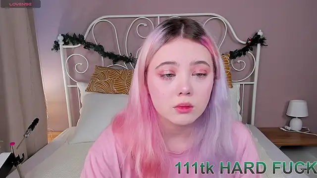 Snapshot of __KawaiiYuki__ chatting on 01/02/25, 08:39 KawaiiYuki online show from 01/02/25, 08:39