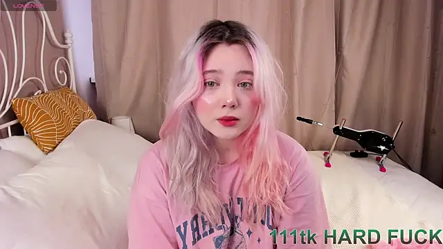 Snapshot of __KawaiiYuki__ chatting on 01/19/25, 08:39 KawaiiYuki online show from 01/19/25, 08:39