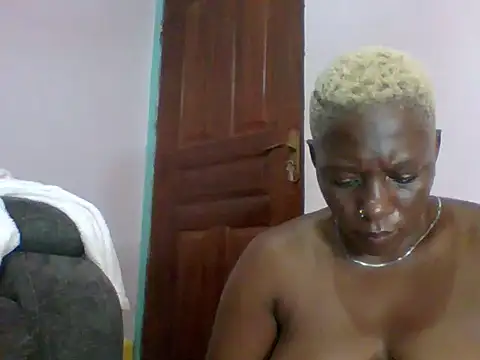 Snapshot of Poisonous_Ivy chatting on 12/12/24, 11:50 Poisonous Ivy online show from 12/12/24, 11:50