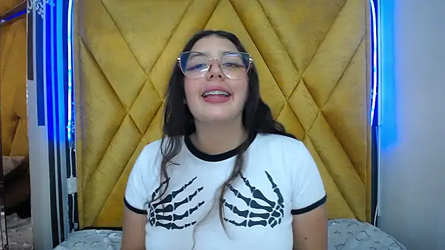 Paola Lyon  online show from 02/07/25, 09:04