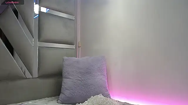 Paola Lyon  online show from 02/28/25, 10:39