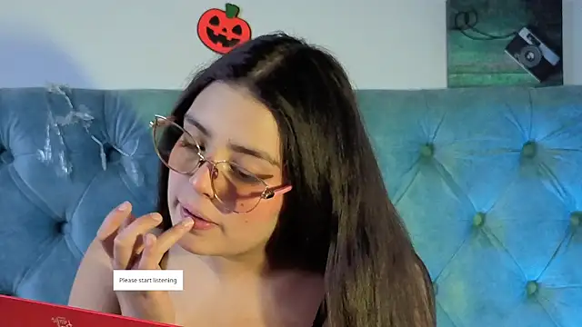 Paola Lyon  online show from 10/09/25, 06:39