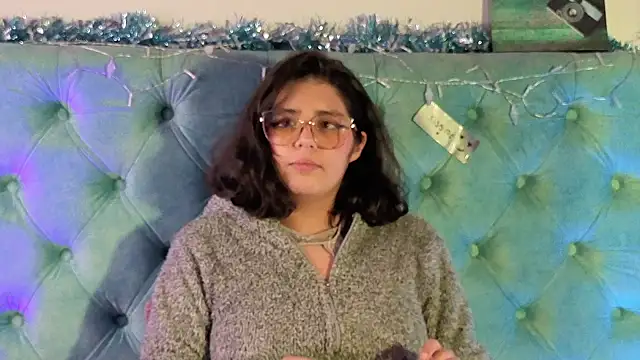 Paola Lyon  online show from 01/10/26, 07:10