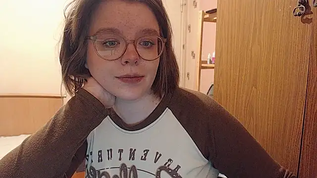 Snapshot of Chmiri_cb chatting on 12/19/24, 01:18 Chmiri cb online show from 12/19/24, 01:18