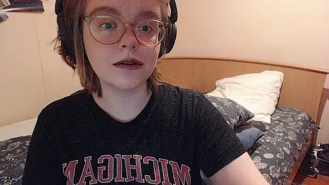 Snapshot of Chmiri_cb chatting on 11/25/25, 01:44 Chmiri cb online show from 11/25/25, 01:44