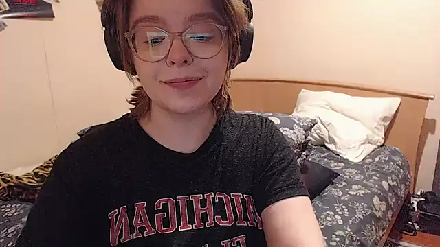 Snapshot of Chmiri_cb chatting on 11/29/25, 11:13 Chmiri cb online show from 11/29/25, 11:13