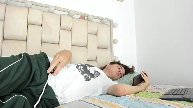 Snapshot of daniel_hot03 chatting on 11/06/25, 01:45 daniel hot03 online show from 11/06/25, 01:45