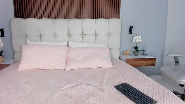 sofi potter  online show from 04/13/26, 07:19