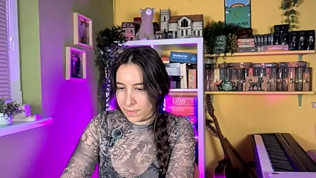 Snapshot of LelianaHazel chatting on 01/13/26, 04:01 LelianaHazel online show from 01/13/26, 04:01