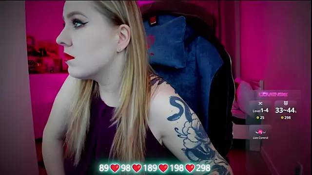 Olivia Munk online show from 11/11/25, 04:56