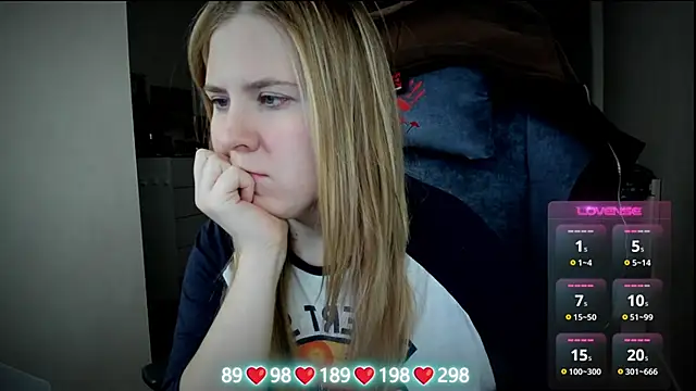 Olivia Munk online show from 11/22/25, 04:00