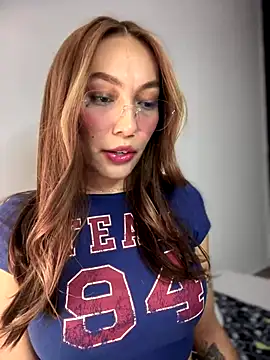 Snapshot of MichelleFerry_ chatting on 12/05/24, 04:20 MichelleFerry online show from 12/05/24, 04:20