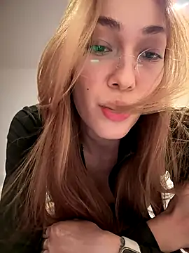 Snapshot of MichelleFerry_ chatting on 10/01/25, 01:44 MichelleFerry online show from 10/01/25, 01:44