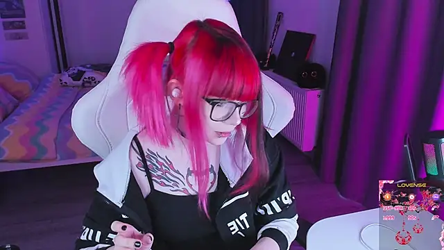 Snapshot of Yumi_Youkai chatting on 11/25/25, 10:48 Yumi Youkai online show from 11/25/25, 10:48