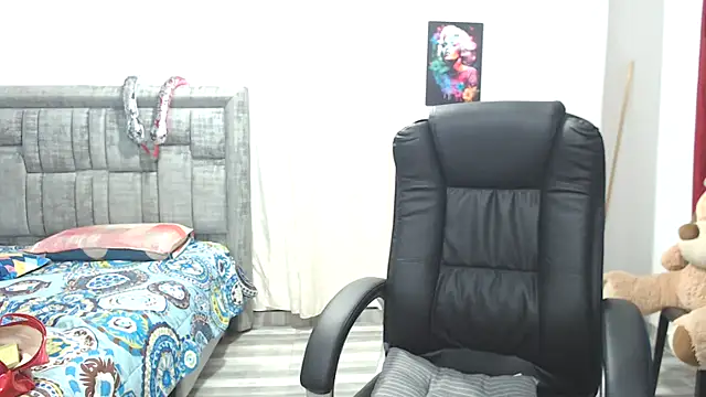 LAURA CRAIZY online show from 11/12/25, 03:18