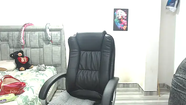 LAURA CRAIZY online show from 01/07/26, 02:58