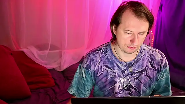 Snapshot of Claudia_and_elon_ chatting on 10/04/25, 02:20 Claudia and elon online show from 10/04/25, 02:20