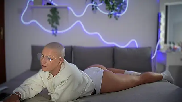 PaulinaSchubert1 online show from 12/02/24, 03:25