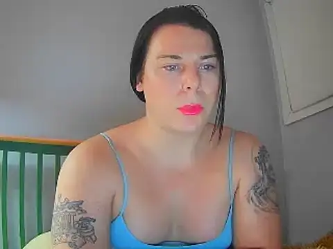 Snapshot of KevieWantsABoobJob chatting on 01/15/25, 01:56 KevieWantsABoobJob online show from 01/15/25, 01:56