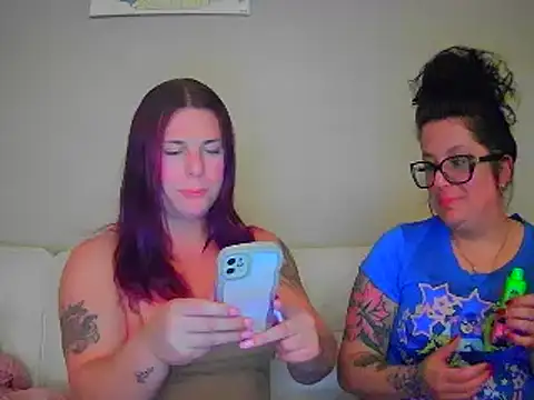 Snapshot of KevieWantsABoobJob chatting on 11/07/25, 12:43 KevieWantsABoobJob online show from 11/07/25, 12:43