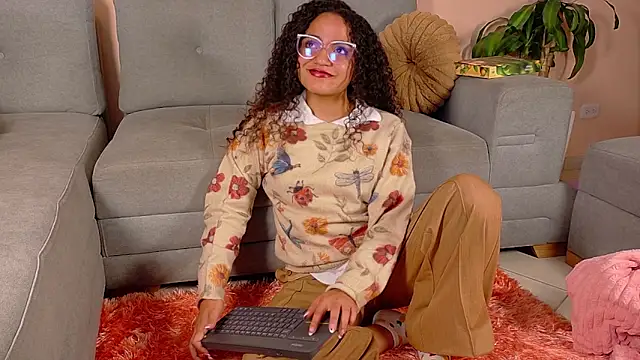 DAHLIA BROWNIE online show from 04/23/26, 12:56