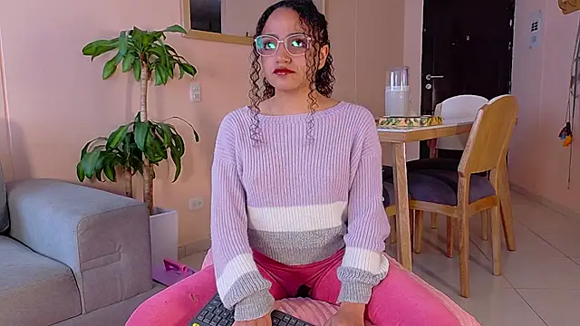 DAHLIA BROWNIE online show from 04/23/26, 08:44