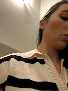 Snapshot of AnnaCastillo_ chatting on 10/04/25, 10:52 AnnaCastillo online show from 10/04/25, 10:52