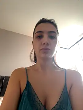 Snapshot of AnnaCastillo_ chatting on 10/26/25, 12:44 AnnaCastillo online show from 10/26/25, 12:44