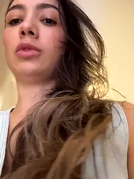 Snapshot of AnnaCastillo_ chatting on 11/16/25, 02:11 AnnaCastillo online show from 11/16/25, 02:11