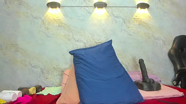 jones maddy  online show from 02/12/25, 12:01